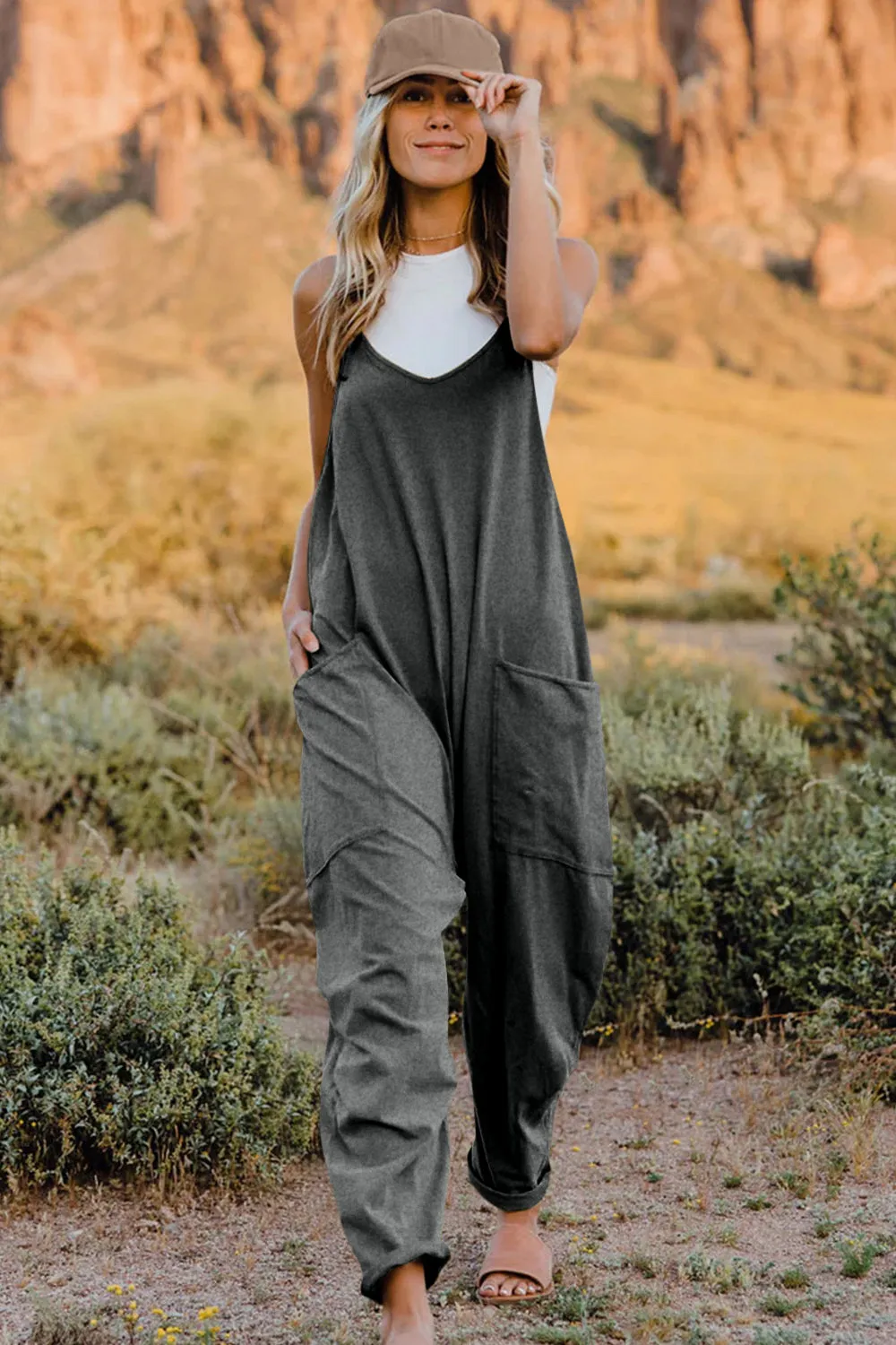 Adventure-Ready Black Jumpsuit – Travel in Comfort & Style