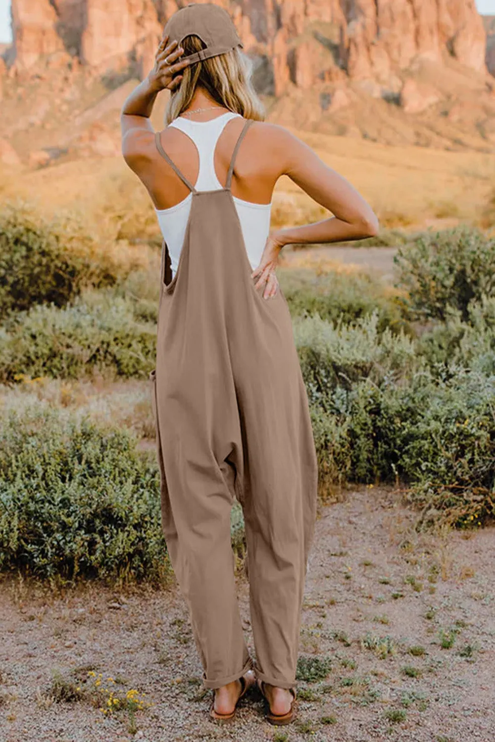 Adventure-Ready Black Jumpsuit – Travel in Comfort & Style