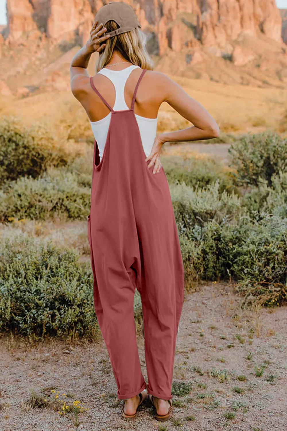 Adventure-Ready Black Jumpsuit – Travel in Comfort & Style