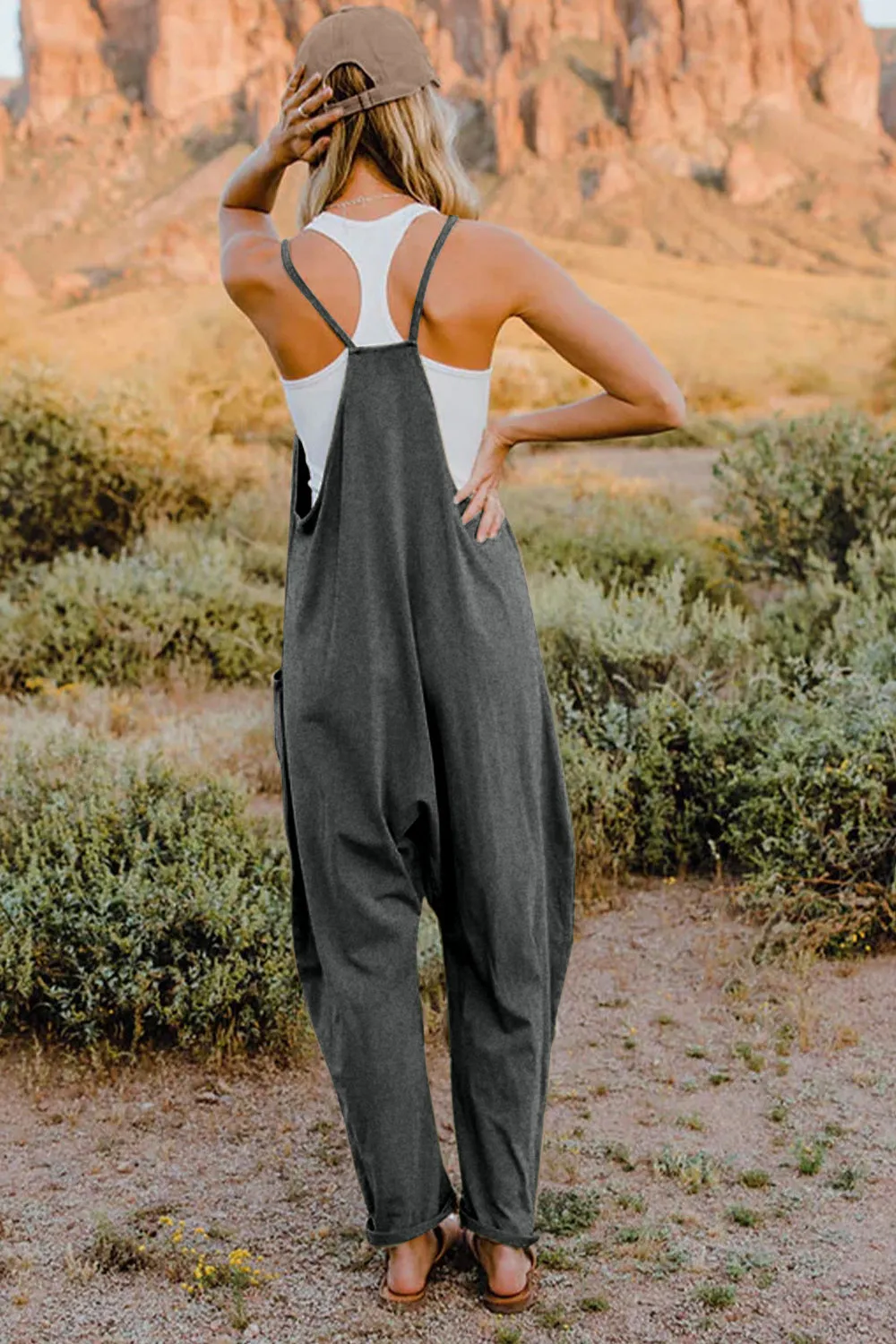 Adventure-Ready Black Jumpsuit – Travel in Comfort & Style