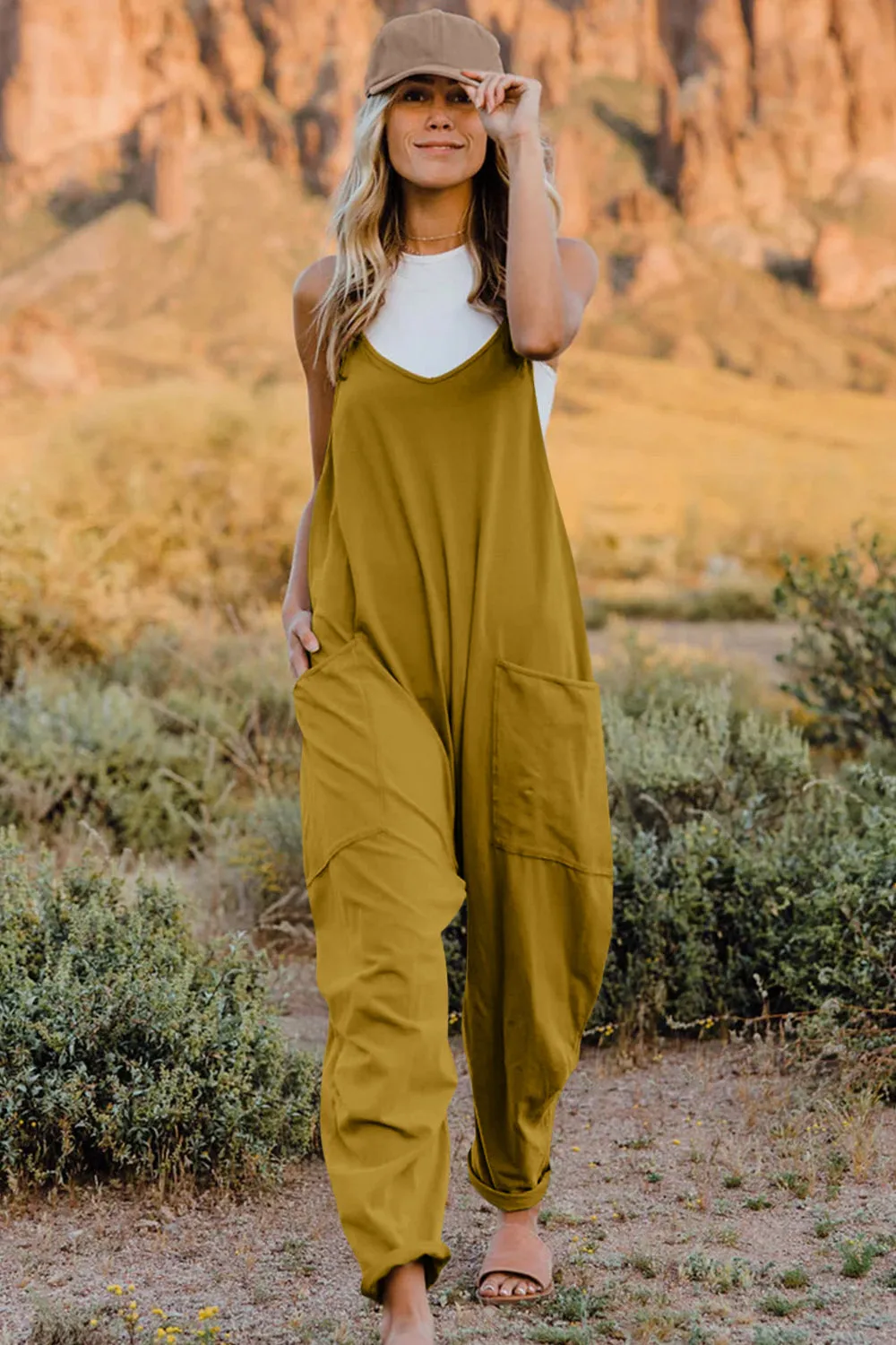 Adventure-Ready Black Jumpsuit – Travel in Comfort & Style