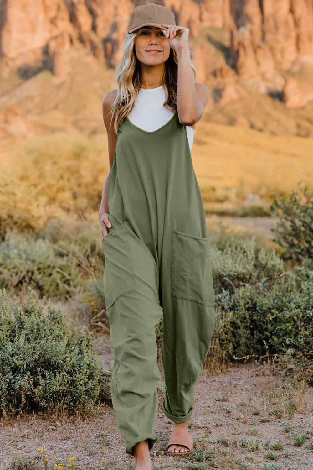 Adventure-Ready Black Jumpsuit – Travel in Comfort & Style