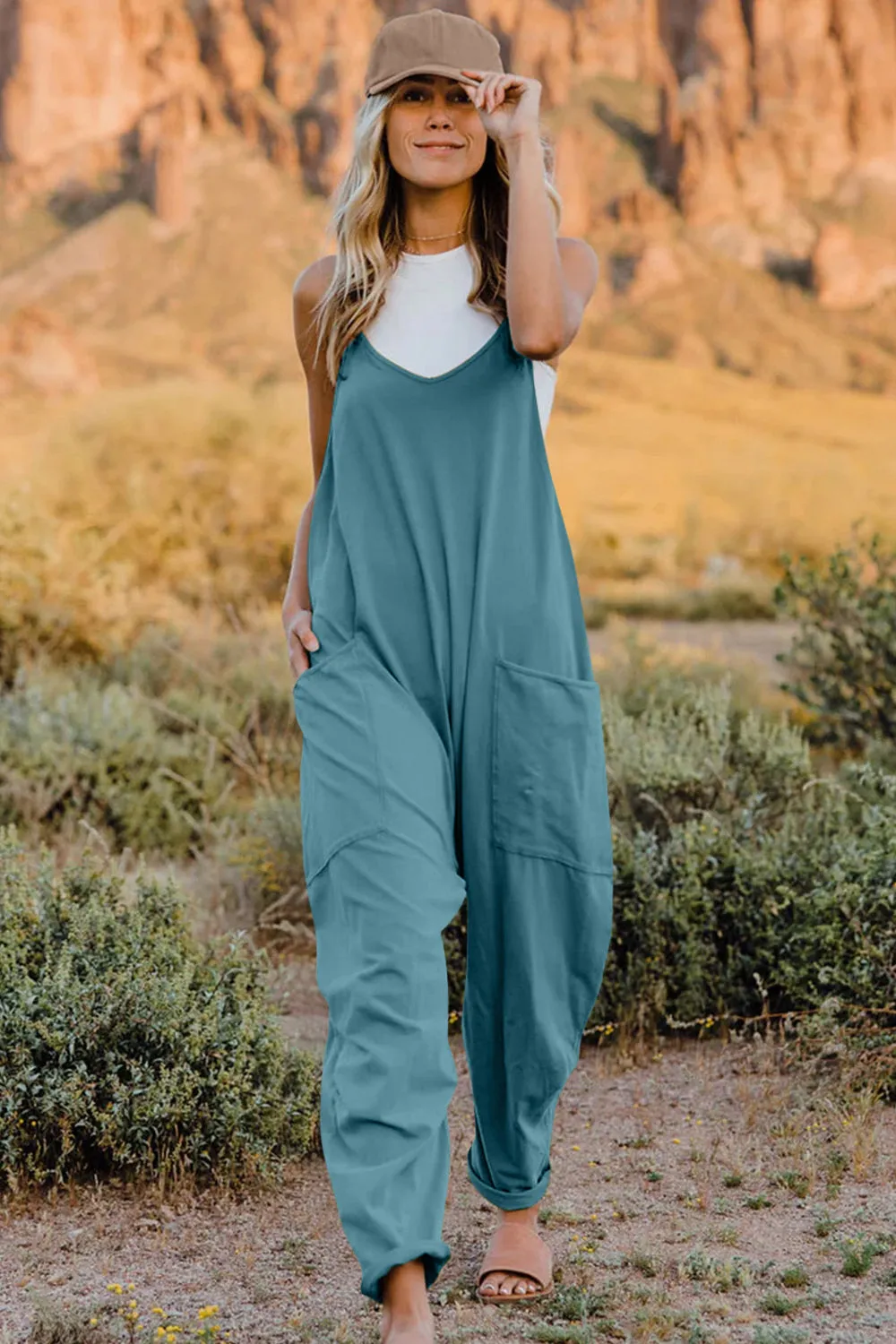 Adventure-Ready Black Jumpsuit – Travel in Comfort & Style