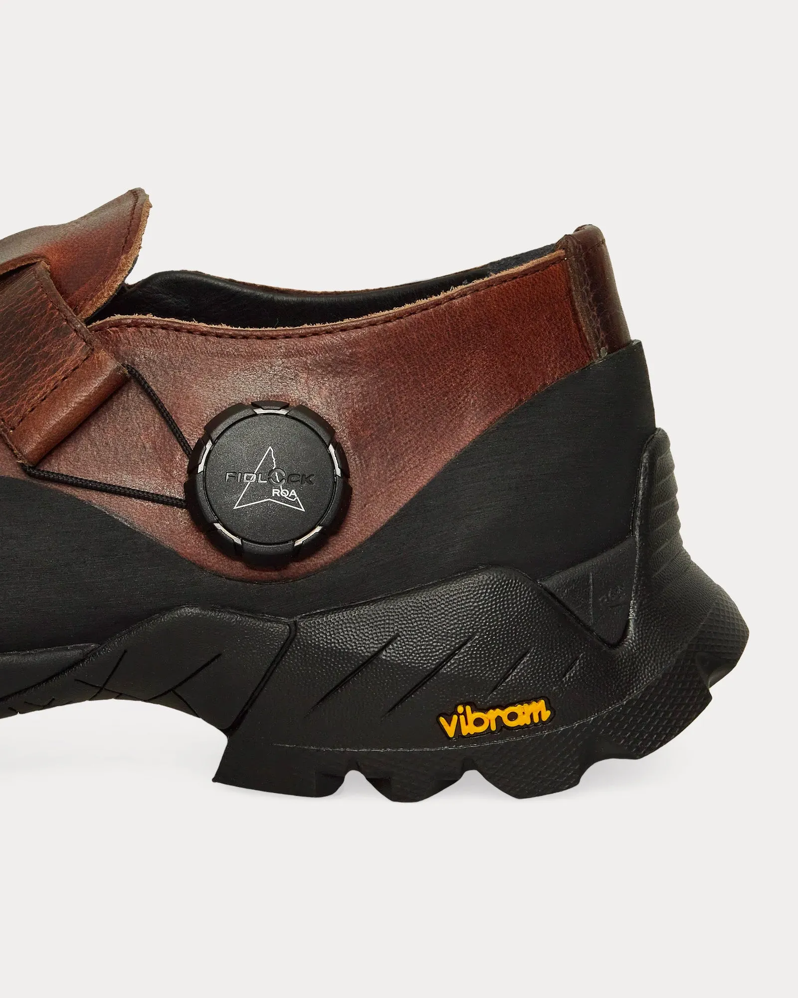 Pala Brown / Black Sandals